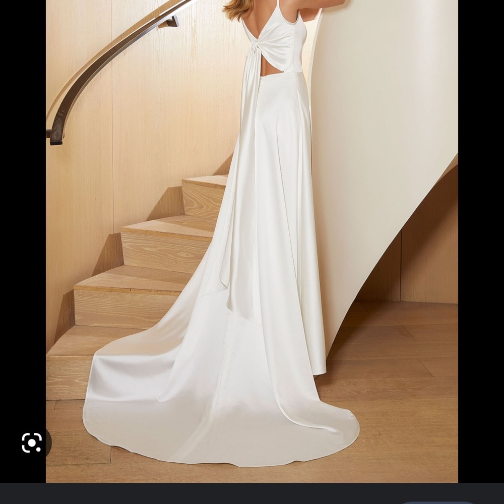 Mori Lee White Sleeveless Plunge Backless Bridal Gown